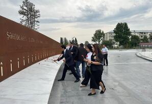 YAP Kəlbəcər rayon təşkilatı Gəncə Memorial Kompleksini ziyarət edib