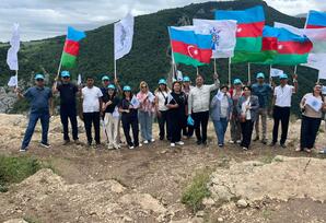 YAP Samux rayon təşkilatının fəalları tarixi Zəfərin izləri ilə - FOTO
