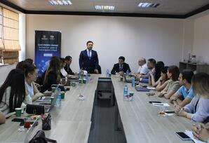 “Süni intellekt dəstəyi ilə məzmun yaratma bacarıqlarının inkişafı” layihəsi çərçivəsində təlim keçirilib