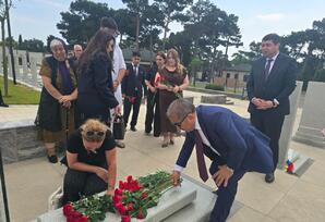 Şəhid leytenant Baxşəliyev Natiq Saleh oğlunun doğum günü münasibətilə məzarı ziyarət olunub