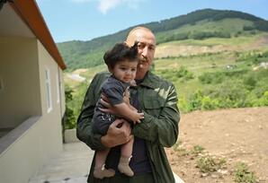 İlham Əliyev Şuşanın Kiçik Qaladərəsi kəndində görülən işlərlə tanış olub və kəndə qayıdan sakinlərlə görüşüb - FOTOLAR 