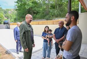 İlham Əliyev Şuşanın Kiçik Qaladərəsi kəndində görülən işlərlə tanış olub və kəndə qayıdan sakinlərlə görüşüb - FOTOLAR 