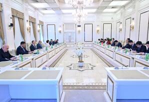Milli Məclisin sədri Sahibə Qafarova Çin Kommunist Partiyasının nümayəndə heyəti ilə görüşüb