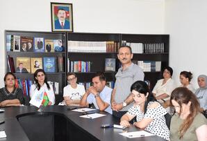 YAP Qaradağ rayon təşkilatında ərazi partiya təşkilatlarının rəhbərləri ilə görüş keçirilib - FOTO