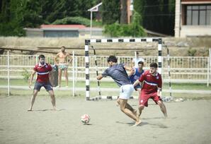 Dəniz sahilində çimərlik futbolu - FOTO