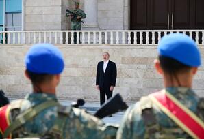 İlham Əliyev Əlahiddə Ümumqoşun Orduda yeni yaradılan komando hərbi hissələrinə Döyüş bayraqlarının verilməsi mərasimində iştirak edib