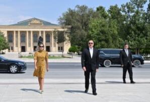 Prezident İlham Əliyev Naxçıvanda Heydər Əliyevin abidəsini ziyarət edib