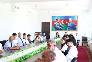 "Davamlı şəhərsalma siyasəti: milli memarlıq ənənələri və müasir çağırışlar” mövzusunda dəyirmi masa keçirilib