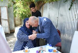 Şəhid anası Rəşxəndə Həsənova ziyarət olunub - FOTO