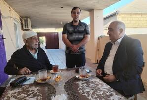 YAP Qaradağ rayon təşkilatının sədri partiya veteranı ilə görüşüb