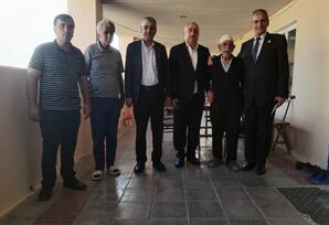 YAP Qaradağ rayon təşkilatının sədri İlqar İlyasov partiya veteranı ilə görüşüb - FOTO