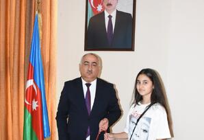 Qaradağ rayonunda şəhid və qazi ailələrinin övladlarına yeni dərs ili ilə əlaqədar hədiyyələr təqdim olunub - FOTOLAR