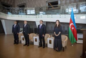 Şəmkirdə yüksək nəticə göstərərək tələbə adını qazanan məzunlarla görüş keçirilib - FOTOLAR