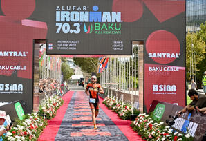 Bakıda keçirilən “IRONMAN 70.3” triatlon yarışında finişə ilk çatan idmançı bəlli olub