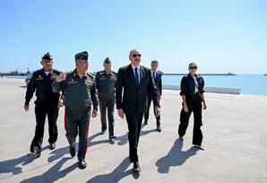 Prezident İlham Əliyev Hərbi Dəniz Qüvvələrində olub  - FOTOLAR
