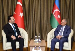 YAP Sədrinin müavini Tahir Budaqov AK Parti Gənclik Qollarının nümayəndə heyətini qəbul edib