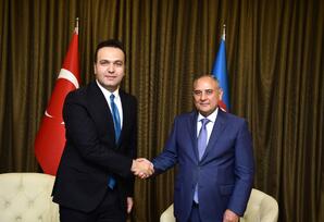 YAP Sədrinin müavini Tahir Budaqov AK Parti Gənclik Qollarının nümayəndə heyətini qəbul edib