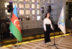 Nərimanov rayonunda yüksək bal toplayan məzunlarla görüş keçirilib - FOTOLAR