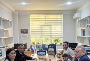 YAP Nərimanov rayon təşkilatı tərəfindən 15 sentyabr Bilik Günü münasibətilə qazi övladı təbrik olunub - FOTO