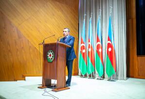 Şəmkirdə Dövlət Suverenliyi Gününə həsr olunmuş “Suverenliyə gedən Zəfər yolu” mövzusunda tədbir keçirildi - FOTOLAR
