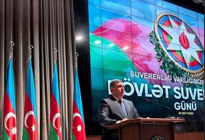 Şəmkirdə Dövlət Suverenliyi Gününə həsr olunmuş “Suverenliyə gedən Zəfər yolu” mövzusunda tədbir keçirildi - FOTOLAR