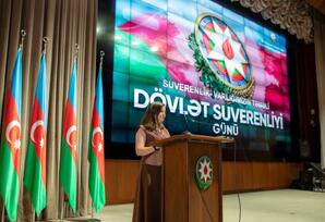 Şəmkirdə Dövlət Suverenliyi Gününə həsr olunmuş “Suverenliyə gedən Zəfər yolu” mövzusunda tədbir keçirildi - FOTOLAR