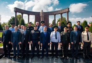 Şəmkirdə Dövlət Suverenliyi Gününə həsr olunmuş “Suverenliyə gedən Zəfər yolu” mövzusunda tədbir keçirildi - FOTOLAR