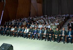 Şəmkirdə Dövlət Suverenliyi Gününə həsr olunmuş “Suverenliyə gedən Zəfər yolu” mövzusunda tədbir keçirildi - FOTOLAR