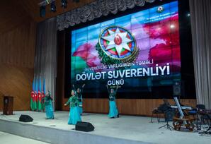 Şəmkirdə Dövlət Suverenliyi Gününə həsr olunmuş “Suverenliyə gedən Zəfər yolu” mövzusunda tədbir keçirildi - FOTOLAR