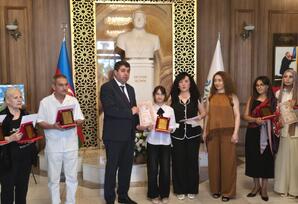 Yasamal rayonunda “Ağ göyərçinin izi ilə” adlı rəsm sərgisi keçirilib - FOTOLAR