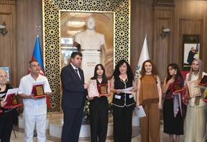 Yasamal rayonunda “Ağ göyərçinin izi ilə” adlı rəsm sərgisi keçirilib - FOTOLAR