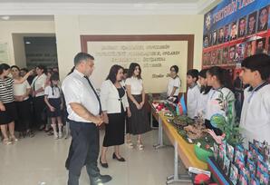 27 sentyabr-Anım Gününə həsr edilmiş məktəblilərin rəsm və əl işlərindən ibarət sərgi keçirilib