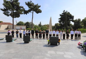 "Heydər Əliyevin zəngin dövlətçilik təcrübəsi, siyasi irsi öyrənilir" - FOTOLAR