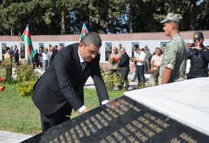 Kürdəmir rayonunda Vətən müharibəsi şəhidlərinin xatirəsinə həsr olunmuş Anım Günü tədbiri keçirilib - FOTOLAR