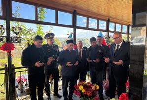 Şəhidin məzarı ziyarət olunub