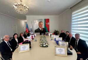 YAP Quba rayon təşkilatında 5 oktyabr – Beynəlxalq Müəllimlər Günü münasibətilə dəyirmi masa keçirilib