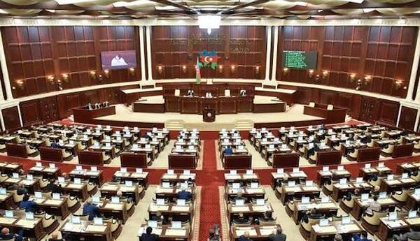 Milli Məclis sekyuritizasiya fəaliyyəti üzrə hüquqi çərçivəni ilk oxunuşda qəbul edib