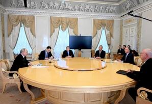 Putin noyabrda ABŞ və Ukrayna ilə danışıqlara hazır olduğunu bildirib