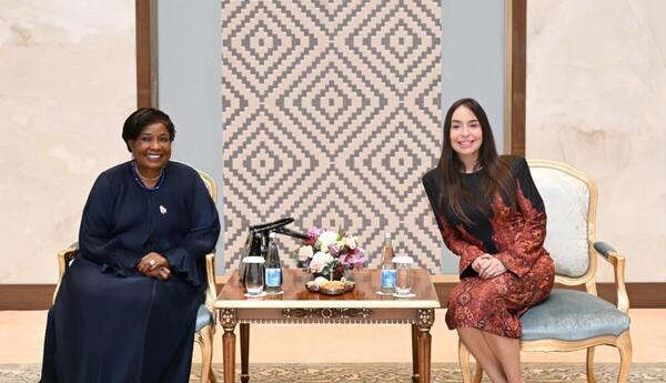 Leyla Əliyeva Səmərqənddə Zimbabvenin birinci xanımı ilə görüşüb