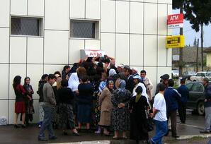 Növbədə hamı tələsir, bəs başqasının vaxtı? - KÖŞƏ