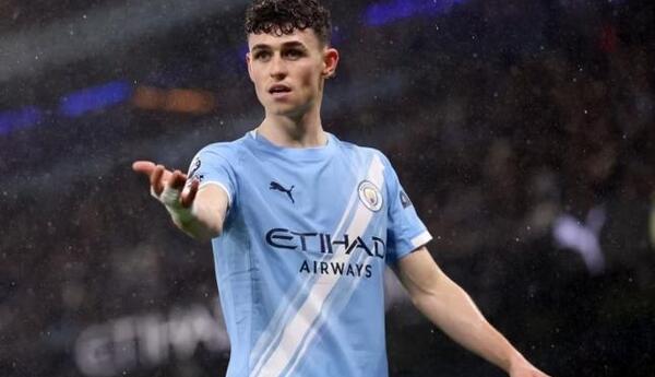 Fil Foden Çempionlar Liqasında həftənin futbolçusu seçildi