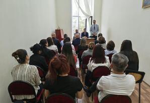 “Uşaq-İncəsənət məktəbi” və “Neftçala Telekommunikasiya” ərazi partiya təşkilatlarının üzvləri ilə görüş keçirilib
