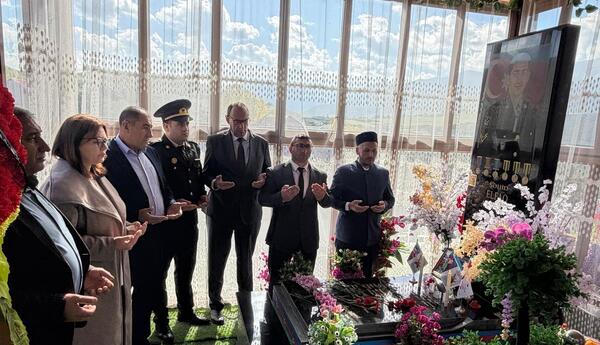 Şəhidin məzarı ziyarət olunub