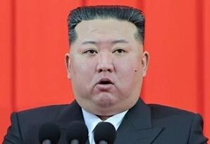 Koma və ölüm xəbərləri fonunda Kim Çen In Çinə səfər edib