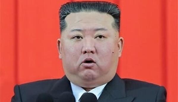 Koma və ölüm xəbərləri fonunda Kim Çen In Çinə səfər edib