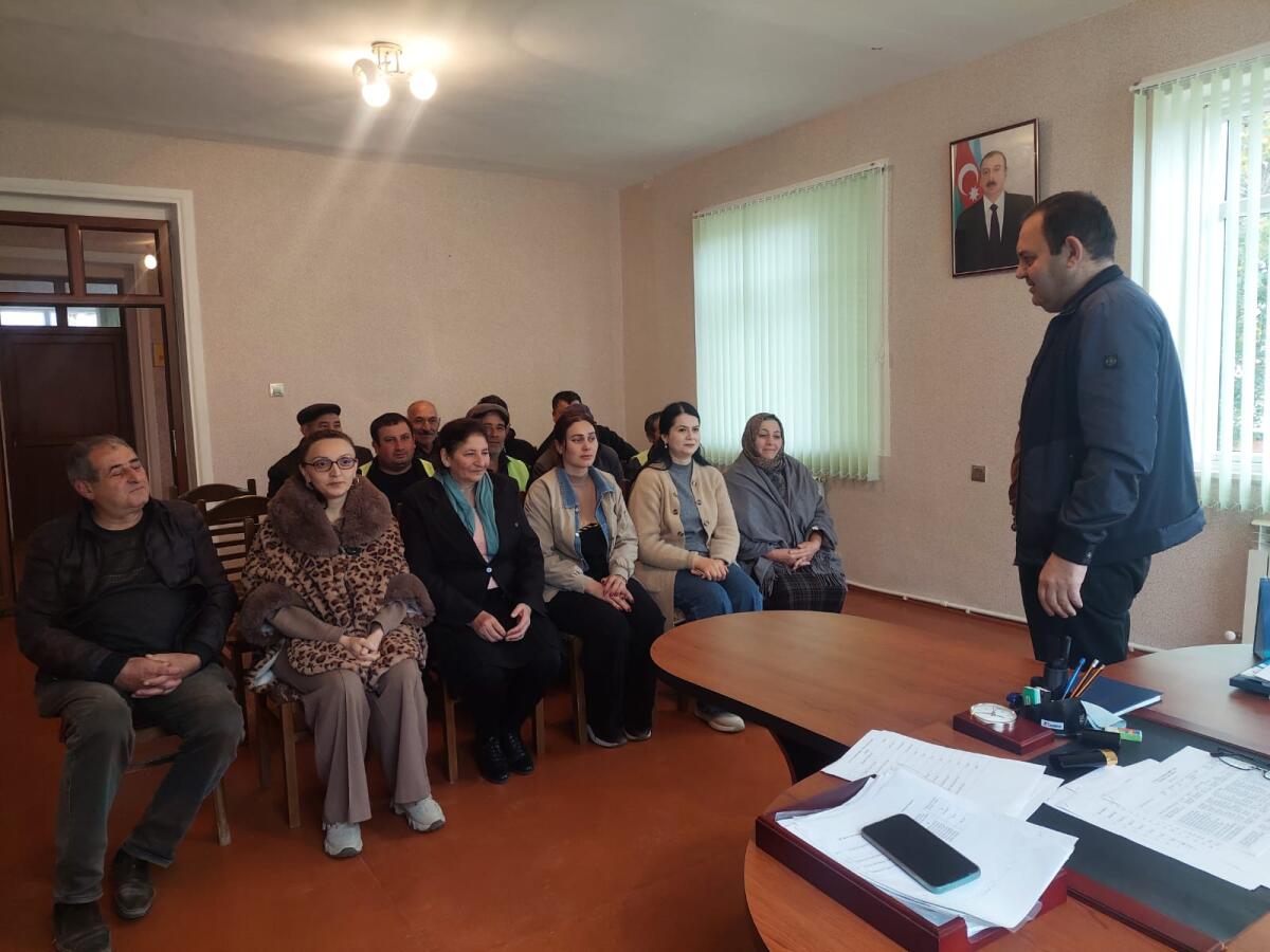 YAP Gədəbəy rayon təşkilatının ərazi partiya təşkilatlarında silsilə iclaslar davam etdirilir xəbəri üçün şəkil