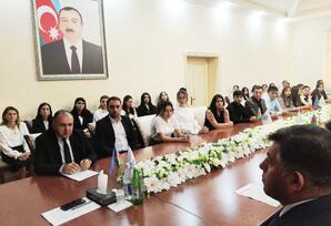 YAP-ın VIII Qurultayının ideoloji istiqamətləri Təhsil şöbəsi ərazi partiya təşkilatında müzakirə edilib - FOTO
