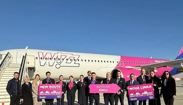 Bratislavadan Bakıya ilk aviareys baş tutub