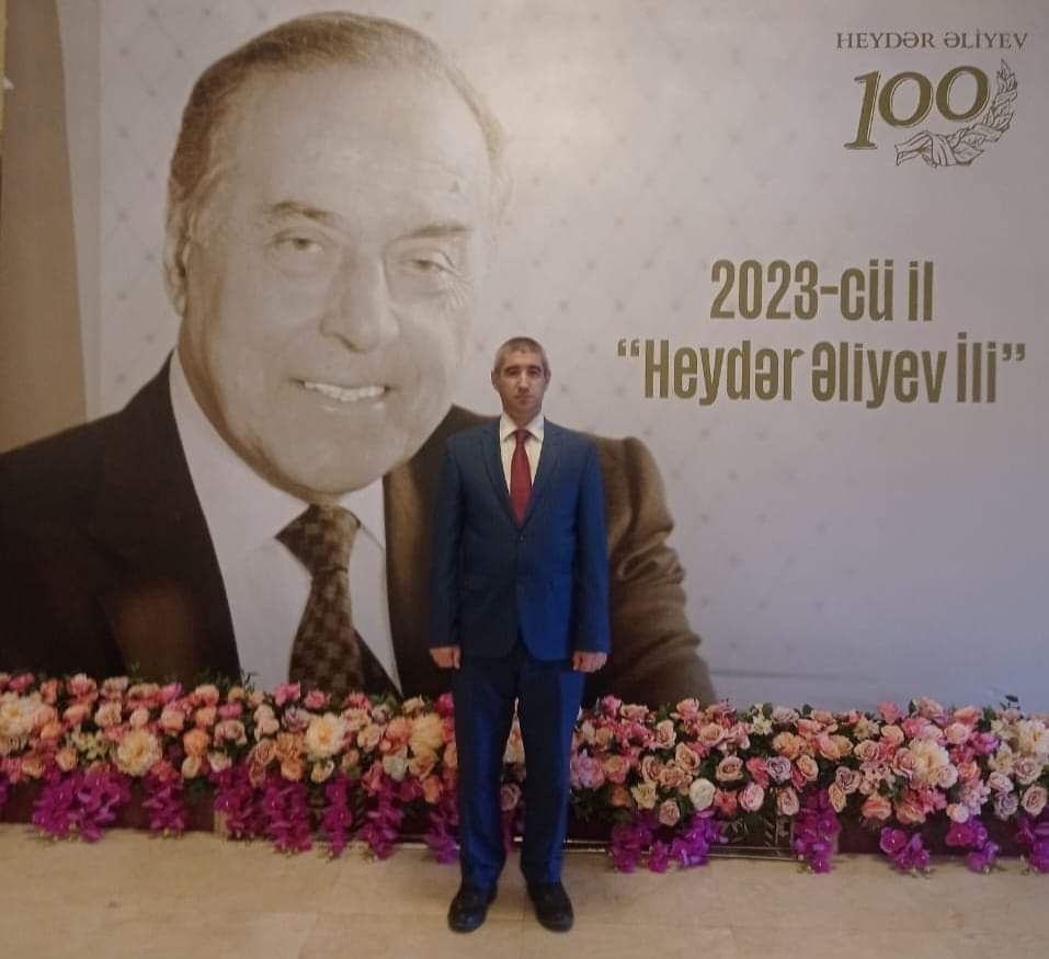 2 noyabr 1993-cü il — Ulu Öndər Heydər Əliyevin tarixi müraciəti: milli birliyə, vətənin müdafiəsinə və… xəbəri üçün şəkil