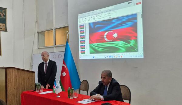 Mərdanov qardaşları küçəsi 131 ünvanı üzrə ərazi partiya təşkilatının akt zalında müşavirə keçirilib
